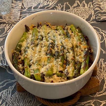Auflauf mit Spargeln, Kirchererbsen und Hackfleisch