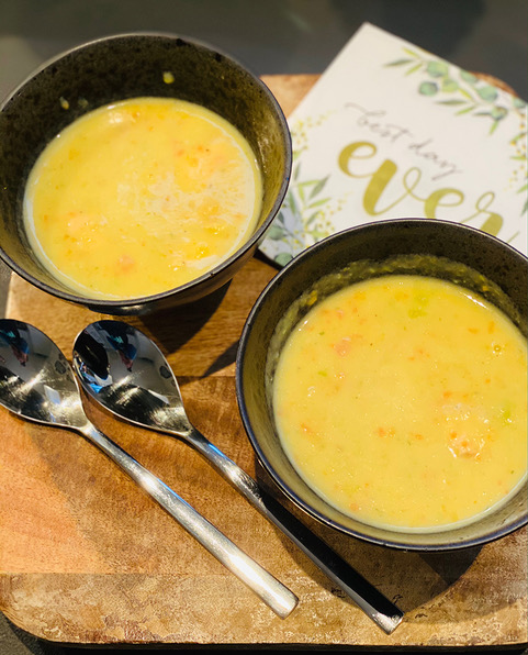 Möhrensuppe mit Zitronensahne