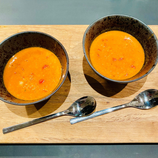 Rote Linsen-Kokos Suppe