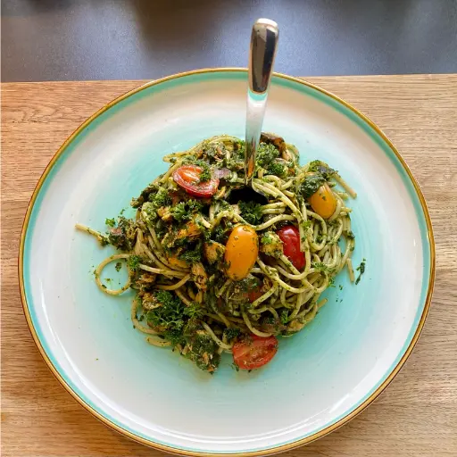 Vollkorn Spaghetti mit Spinat und Lachs